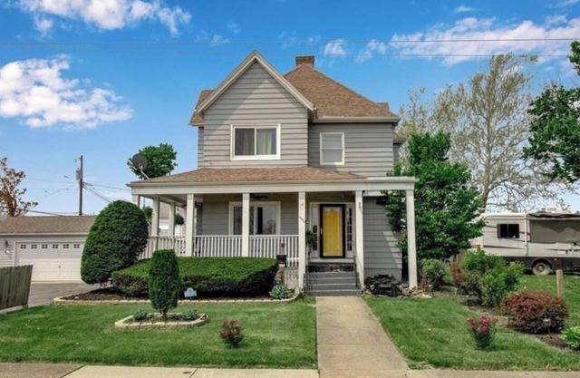 Location! Close to Falls! 6-bedroom house in Niagara Falls