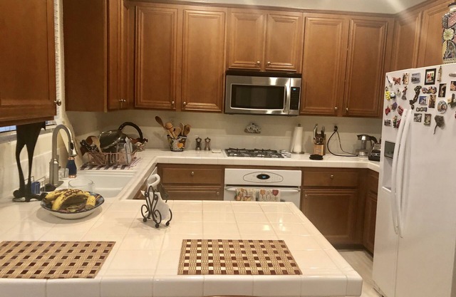 Location! location! 1760 sqft townhome totally equipped near the beach!