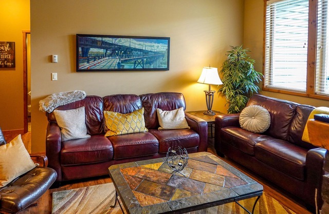 Location Location!! 2bd2ba Condo in the heart of Downtown Invermere!