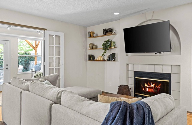 Location! Location! Amazing *Hidden Gem* -NE Heights! Family and pet friendly 🐶