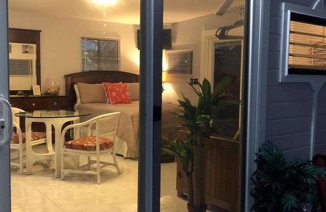 Lage, Lage, Schöne AC Beach Studio In Hilo; Nur wenige Schritte von der Beach Cove entfernt