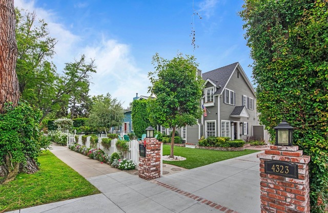 LOCATION, LOCATION, LOCATION ... Prime Studio City Cape Cod w guesthouse