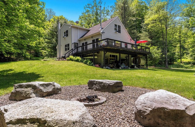 Location location location! Hike into Minnewaska and Mohonk from front door!