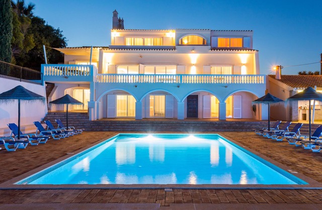 Herrliche, abgelegene Villa mit 8 Ensuite-Doppelschlafzimmern & beheiztem Pool