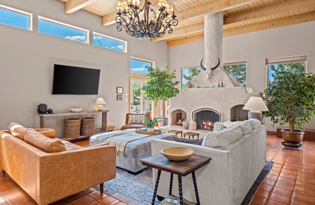 Location, Location!! Unforgettable Sunsets-Balloon Fiesta dream home!