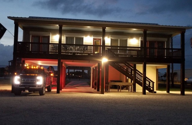Location, Location!! Only Steps to Froggies Boat Ramp and Bait dock