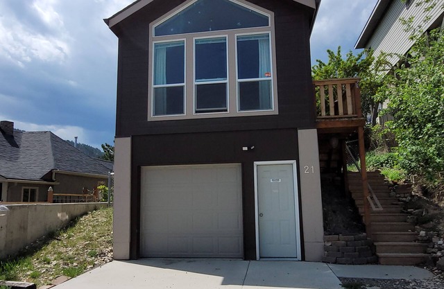 Location! Trails! View! Dog friendly.