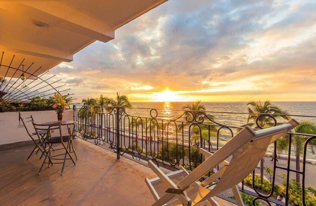Lage & Aussicht! Luxuriöse Eigentumswohnung direkt am Meer in der Innenstadt von Puerto Vallarta auf Malecon