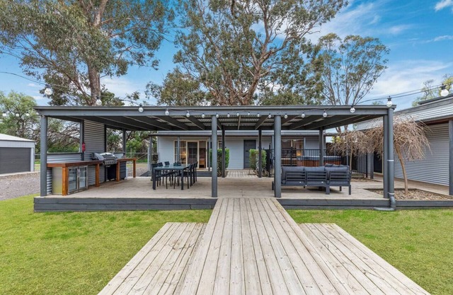 Signature Accommodation Loddon Retreat