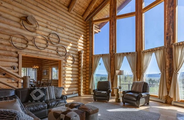 Lodestone Cabin in Star Valley Ranch, base of mtn!