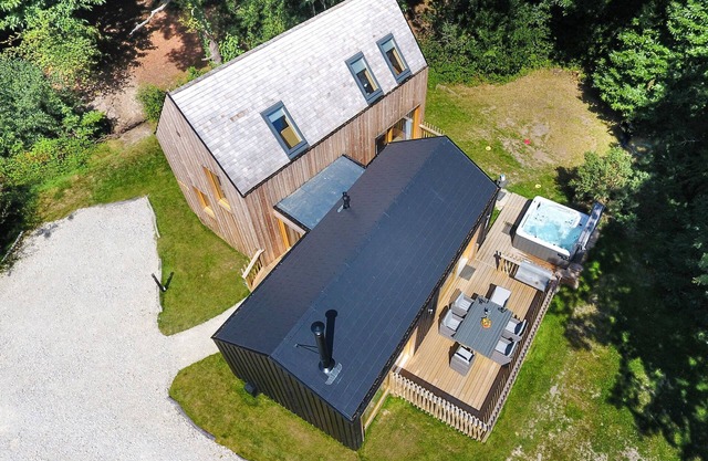 LODGE 19, family friendly, character holiday cottage in Corfe Castle