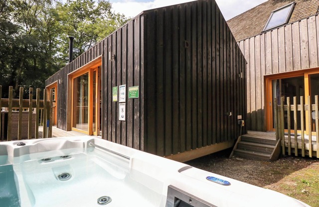 LODGE 22, family friendly, with hot tub in Corfe Castle
