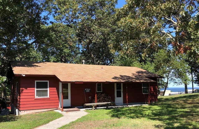 Lodge/ Bunk House with Access to LI Sound