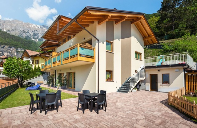 LODGE MIT ERSTAUNLICHEM BLICK AUF DEN SEE UND DIE DOLOMITEN