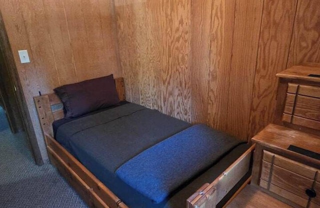 Lodge Room Twin (Room #5)