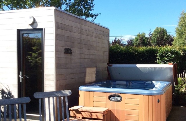 C- Comfortable lodge with jacuzzi, sauna, infrared