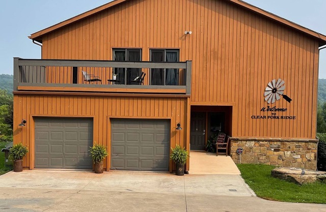 House with stunning views, sauna, hot tub, fly fishing, event venue