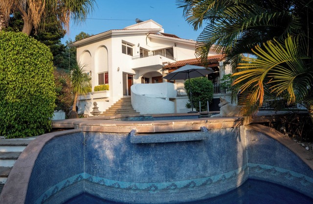 Lodging for partying, romance or relaxation