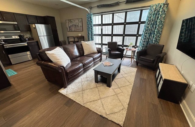 Loft 309- Charming Jr 1 BR Condo
