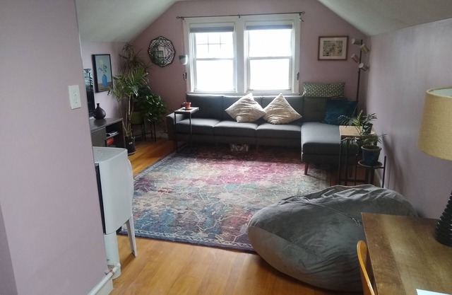 Loft apartment near Merriam Hospital