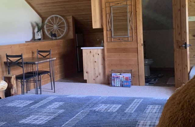 Loft apartment with amazing mountain view on a horse ranch