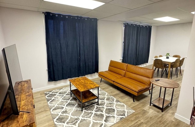 loft Apt On Wyndotte | 2bed 1bath | Nr tunnel