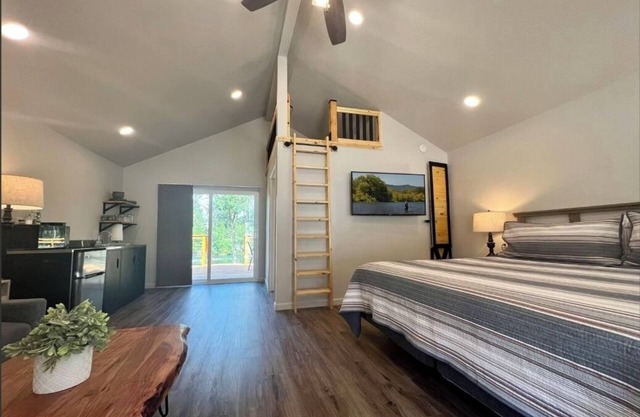 Loft Cabin 4 - Rogue River Resort