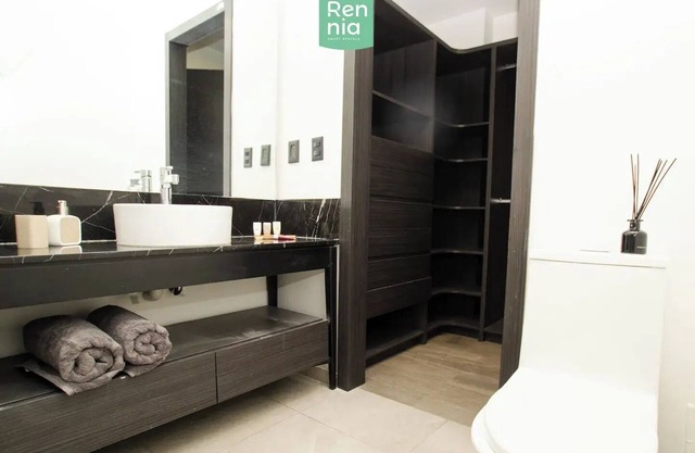 LOFT de Lujo - 2Hab, A/C, Sofa Cama - 2cajones priv