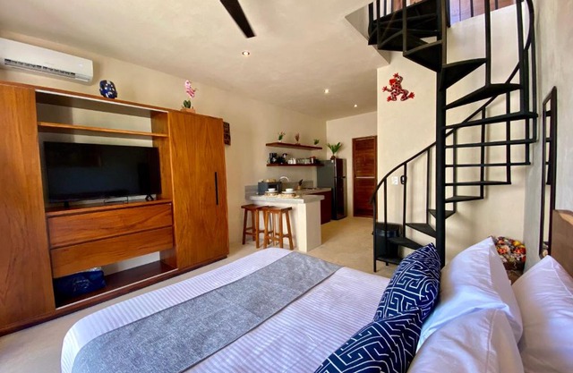 Loft in Veleta - Private Rooftop Pool - Fast WiFi