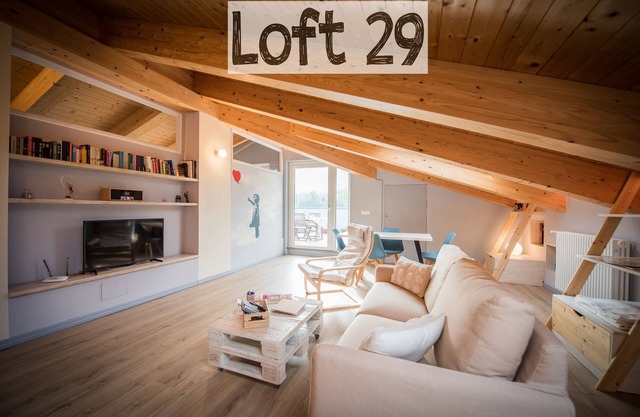 Loft, sonniger Dachboden von 85 Quadratmetern. mit terrasse mit blick auf die berge