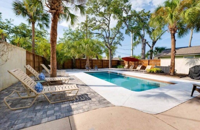 Loft with a Pool! 3BR - Perfect for families