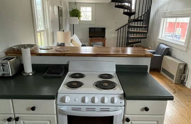 Lofted 1 Bedroom in Historic Downtown Shelburne