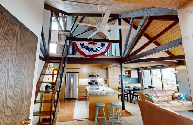 Lofted Cottage @ Indian Beach