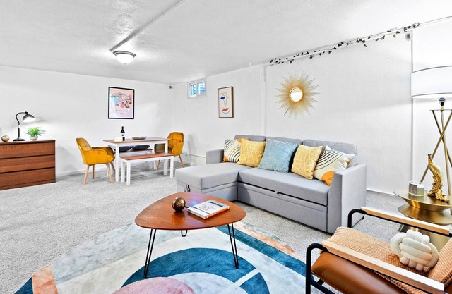 Loftium | Lovely & Sleek 2 BR Suite In Harvey Park!