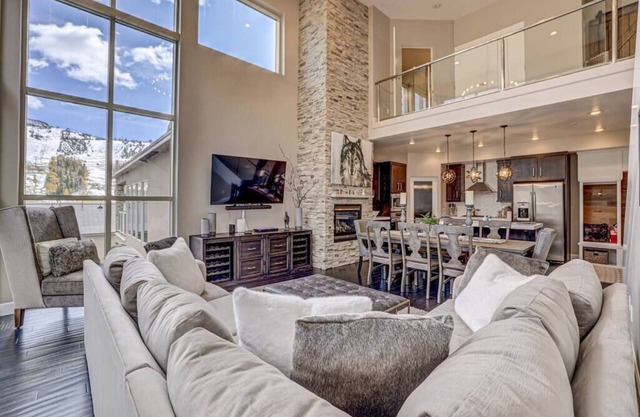 Lofts 7 C Summary: Th