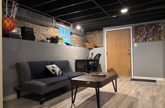 Lofty Garden Retreat Artist-Music Friendly 2BR in Humboldt Park