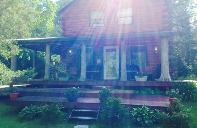 Log Cabin Adirondack Lodge on State Trail System That is “PET FRIENDLY”