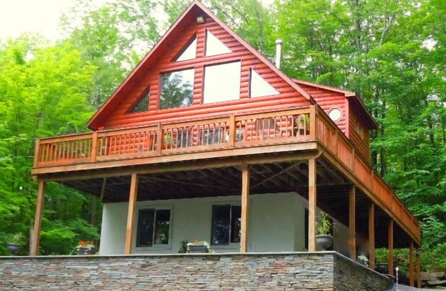 LOG CABIN CHALET w / NEW 6-PERSON HOT TUB in der Nähe von Kaaterskill Falls & NoLakeSoLakeSo