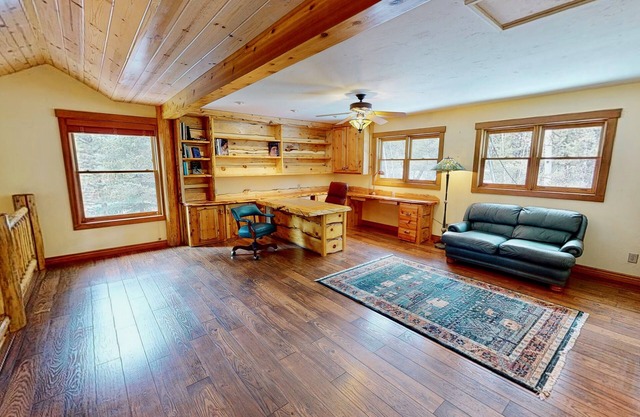 Log Cabin close to National Parks