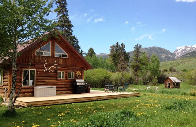 Log Cabin Getaway On Ranch in der Nähe von Yellowstone Park