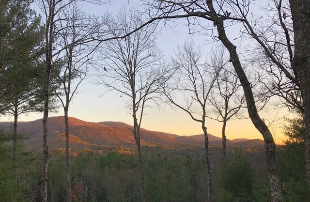 Blockhaus! Großartige Aussichten! Spielzimmer! Asphaltierte Straßen!