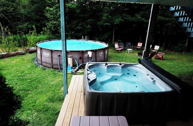 Log Cabin Hot tub Private Pool 360 Mountain Views Hunter Mt