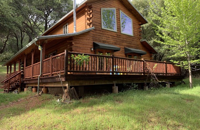 Log cabin house in historic Columbia