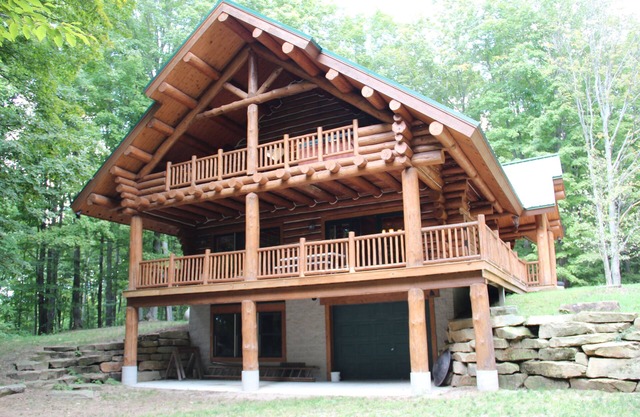 Blockhaus im Wald