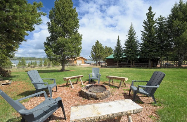 *New* Cozy Log Cabin Near Georgetown Lake + Bike & Ski