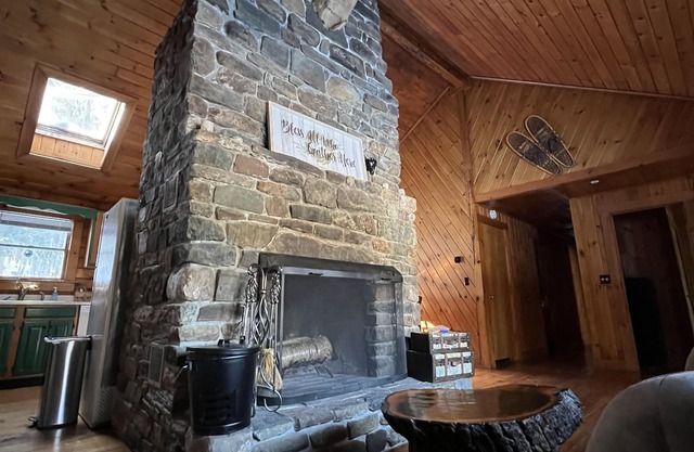 Log Cabin Minutes from Jackson Gore and Okemo Mountain!!!!!!!