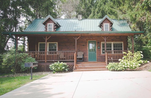 Log Cabin Nestled In Pine Trees with Hot Tub