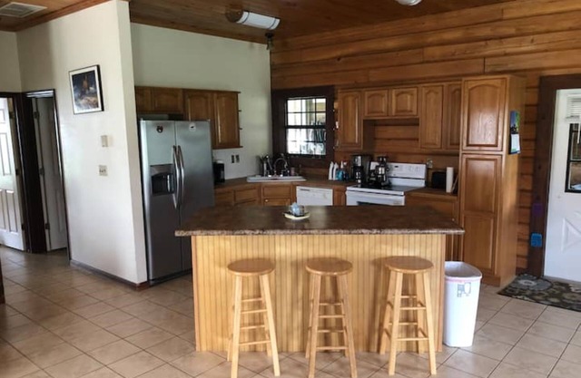 Log cabin on a lush 15 acre private horse farm