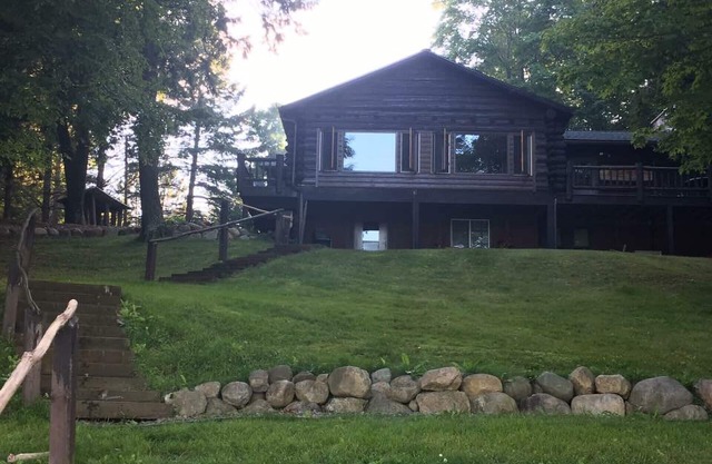 Bringen Sie die Familie in dieses wunderbare Blockhaus am Connors Lake!