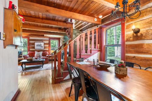 Log Cabin on Kangaroo Lake by Simple Life Rentals